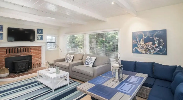 Stroll to Shore: Stinson Beach Gem w/ Hot Tub, 预订 度假屋 斯廷森海滩 Marin County