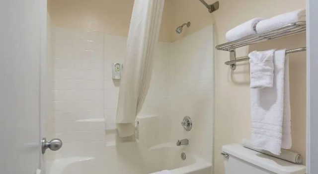 Четырёхместный номер Standard Best Western Superstition Springs Inn
