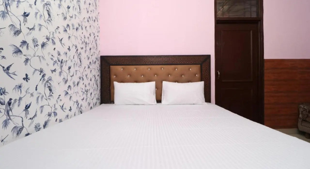 Oyo Flagship 701061 Hotel Arya, Prenota Hotel Chandīgarh Chandigarh Region
