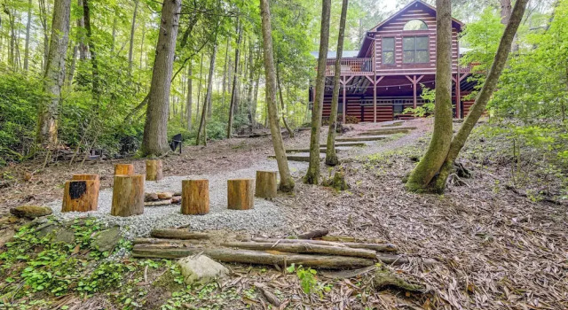 Коттедж Creekside Lodge ~ 4 Mi to Sapphire Valley Resort!
