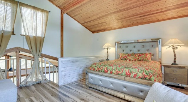 Scenic Siesta Key Home ~ 1 Mi to Village & Beach!