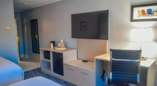 Четырёхместный номер Standard с красивым видом из окна Comfort Inn Hyannis - Cape Cod