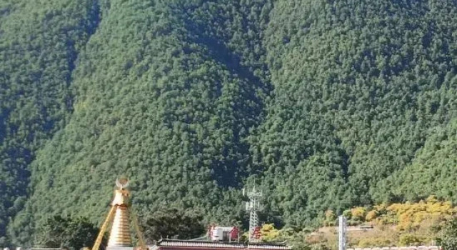 Weixi Chujinju Homestay, Prenota Hotel Deqin Yunnan