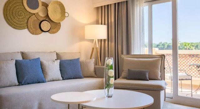 Люкс с балконом и с красивым видом из окна Denia Marriott La Sella Golf Resort & Spa