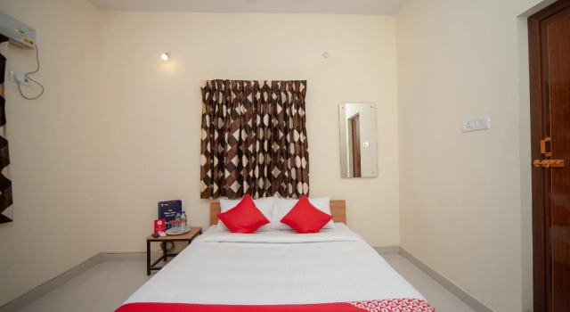 OYO 79252 INN34 Porur