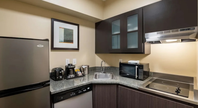 Двухместный люкс Stovetop c 1 комнатой DoubleTree Suites by Hilton Austin Downtown Capitol