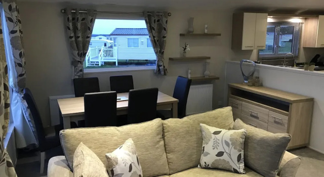 Luxury Lodge Embo