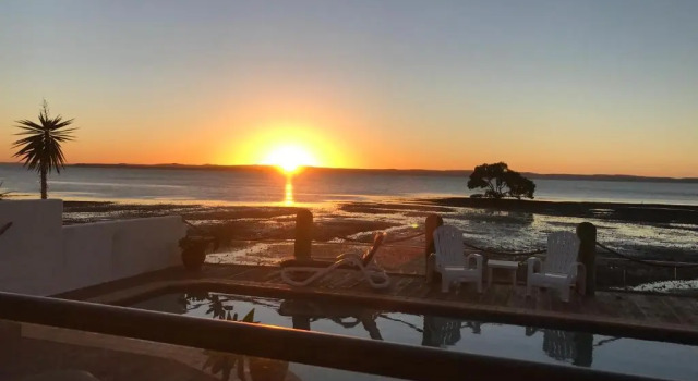 Апартаменты Moreton Bay Beach Lodge