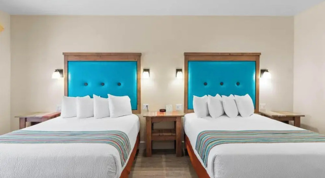 Четырёхместный номер Deluxe Bluff Dwellings Resort