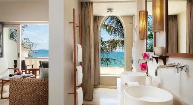 Полулюкс с балконом и oceanfront Avani Quy Nhon Resort