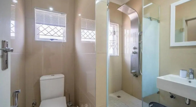 Апартаменты Durban Halaal Accommodation "No Alcohol Strictly Halaal No Parties" Entire Luxury Apartment, 3 Bedrooms, 6 Sleeper, Self Catering "JUST LOCK AND GO"