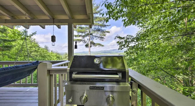 Treetop Hideout w/ Long-range Mountain Views!, Rezerwuj Hotel Cherry Log Georgia