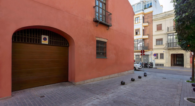 Exclusive House in Seville. Antonia Díaz, Забронировать Отель Отели Севильи с парковкой, рядом с Monumento a Don Juan Tenorio, Парковка