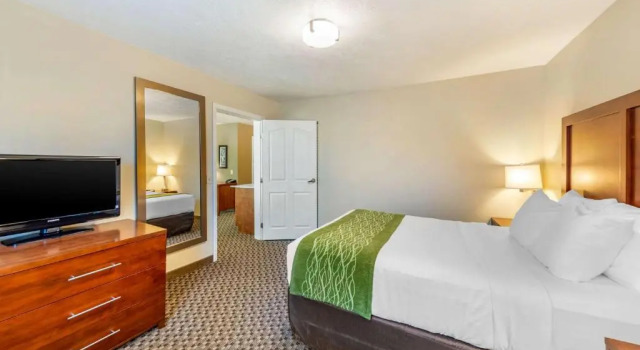 Люкс с балконом Comfort Inn & Suites Lancaster Antelope Valley