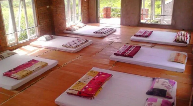 Кровать в общем номере Cuc Phuong Mineral Retreat