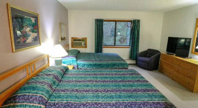 Cedarbrook Hotel Room w/2 Doubles 218