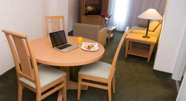 Полулюкс Fiesta Inn Ecatepec