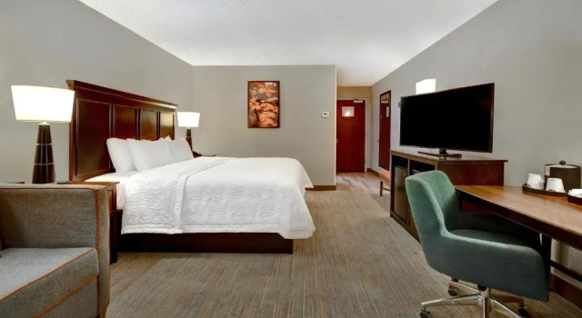Номер Standard с красивым видом из окна Hampton Inn & Suites Alexandria Old Town Area South