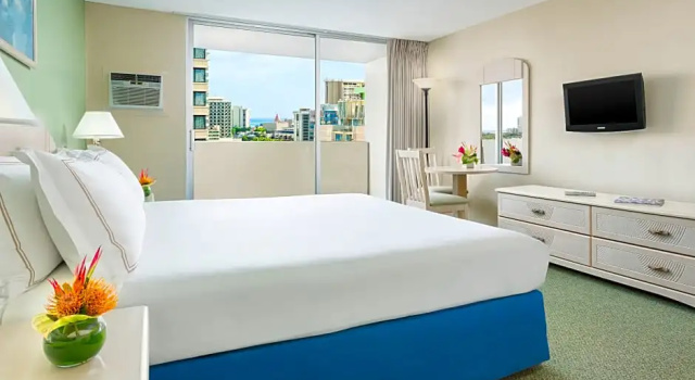 Номер Standard с частичным видом на океан The Ambassador Hotel of Waikiki, Tapestry Collection by Hilton