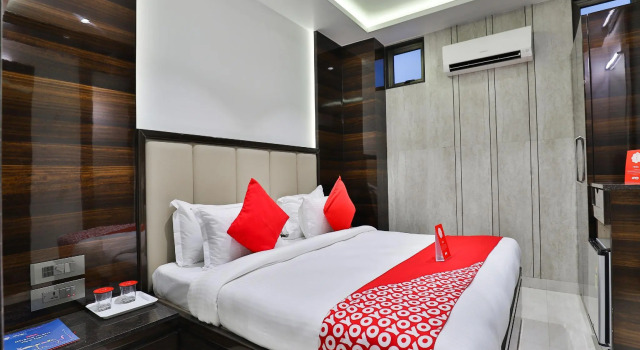 OYO 15635 Elite Rooms & Banquet, Rezervovat Hotel Hotely v Gujarat s parkováním, Parkování