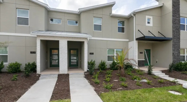 Gorgeous New Townhome at Storey Lake