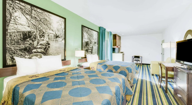 Четырёхместный номер Standard Super 8 by Wyndham Cotulla TX