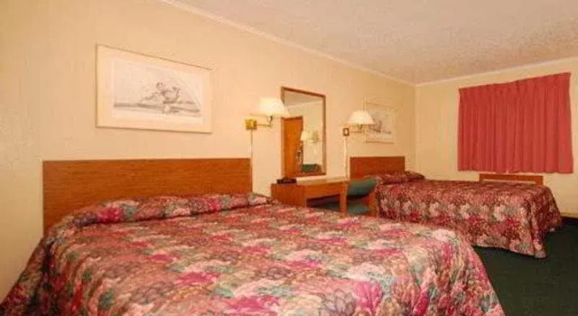 Rodeway Inn Des Moines, Rezerwuj Hotel Hotele w Iowa z parkingiem, Parking