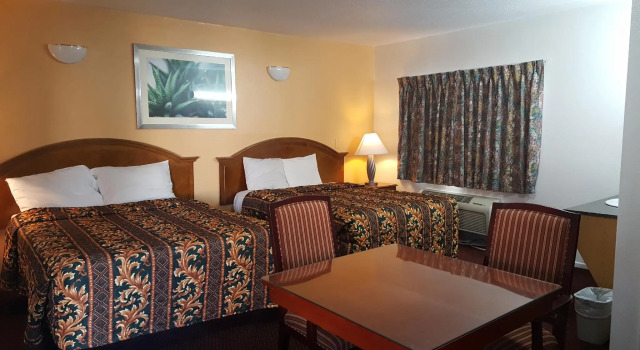 Четырёхместный номер Deluxe Flamingo Inn Long Beach