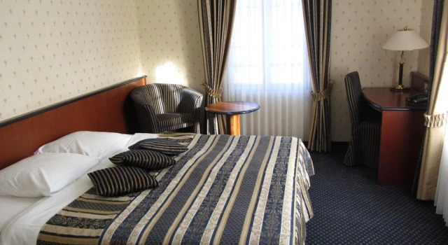 Stella del Lago, Prenota Hotel Huenibach Canton Berna