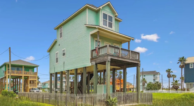 Коттедж с 3 комнатами с балконом Sunny Beach Sandcastle Cottage