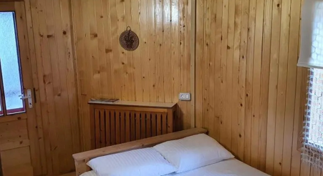 Casa RONDA numai în intregime, 1-6 persoane, min 4 zile, 130 mp bine incalziti, 3 dormitoare, sufragerie, bucatarie, veranda, terasa, parcare in curte, ideala pentru lucru la distanta, insorita, discreta, zona linistita, usor accesibila, Rezervovat Hotel Hotely v Prahova Valley s parkováním, Parkování