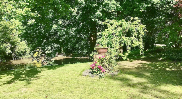 Апартаменты Charming 1-bedroom Apartment Near South Downs