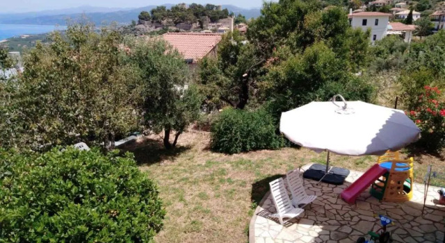 Коттедж c 1 комнатой Comfy house with private garden & view, near Kyparissia Castle