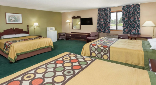Шестиместный люкс Super 8 by Wyndham McLean/Bloomington SW