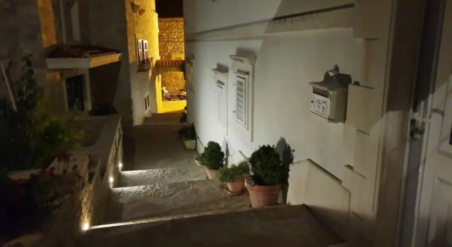 Stunning Apartment in Bol, Prenota Appartamento Hotel a Croatian Islands con parcheggio, Parcheggio