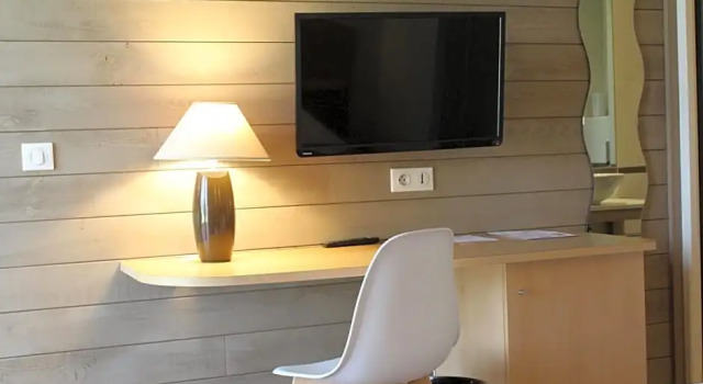 Номер Standard Logis Hôtel Restaurant Le Quai Fleuri