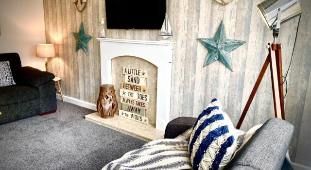 Remarkable 3-bed Hot Tub House in Blackpool, Book Feriehus Sommerhuse i Blackpool, Hytte