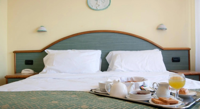 Hotel Europa, Забронировать Отель Отели Испра 3 звезды, 3*
