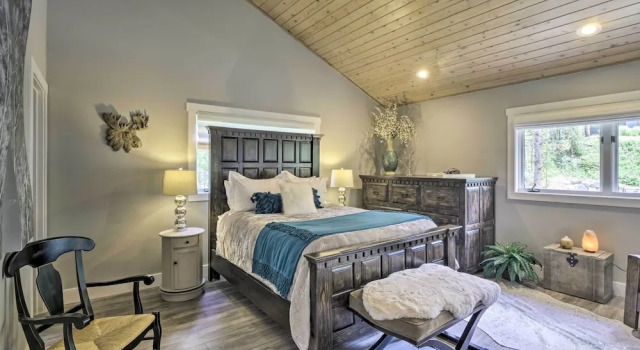 Upscale Home w/ Hot Tub: 3 Mi to Breck Ski Resort!, Rezerwuj Dom wakacyjny Hotele w Vail Ski z parkingiem, Parking
