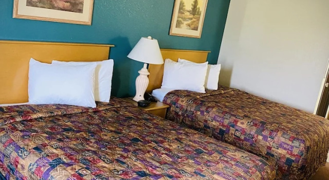 Четырёхместный номер Standard Herington Inn and Suites