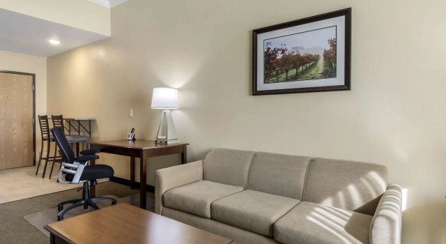 Четырёхместный люкс Best Western Plus Grapevine Inn