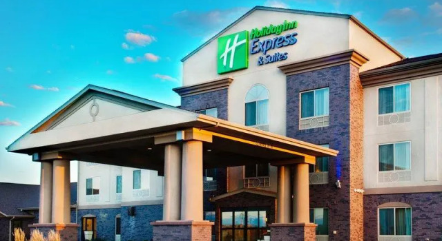 Кровать в общем номере Holiday Inn Express & Suites Sheldon by IHG