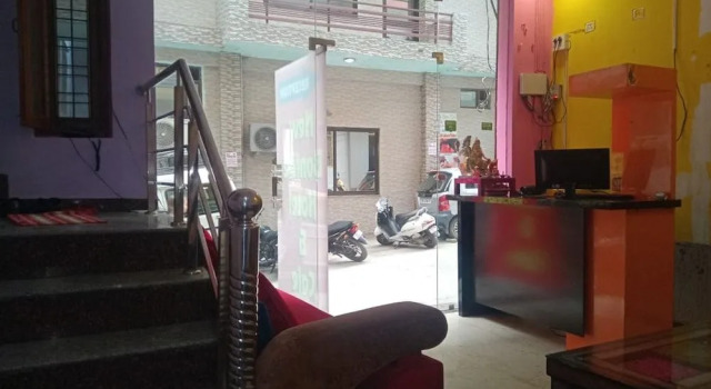 Sunflower Hostel & Hotel, Rezervovat Hostel Rišikéš Uttarakhand