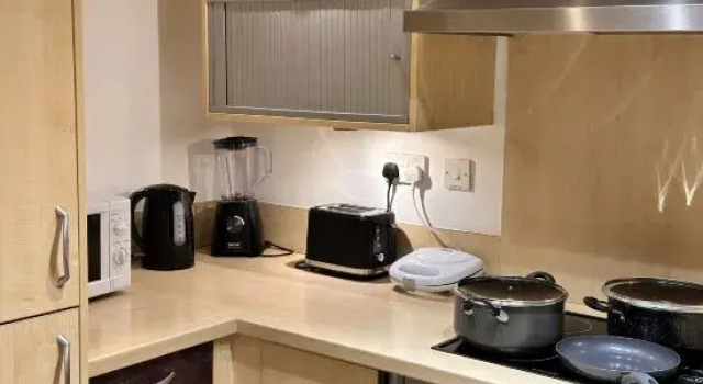 Апартаменты Charming Birmingham Apartment With Mini Balcony and Wifi With a Free Parking