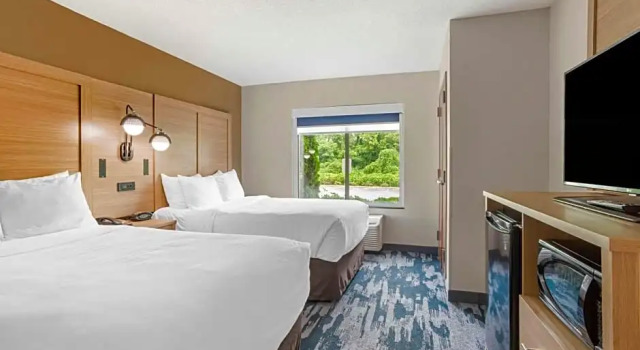 Люкс семейный Comfort Suites At WestGate Mall
