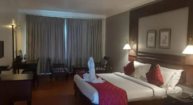 MaxiMunnar T&U Leisure Hotel