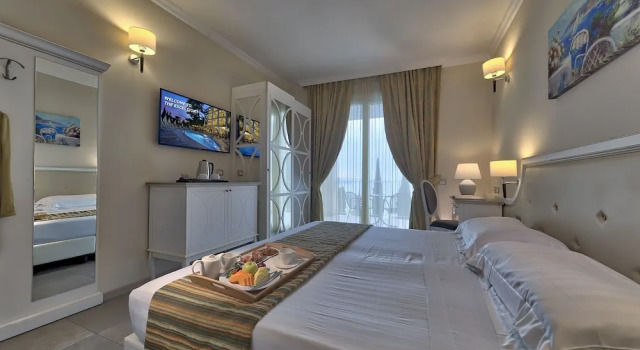 Номер Standard с балконом и с видом на озеро Hotel Excelsior Le Terrazze