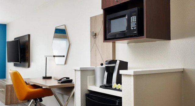Двухместный люкс Holiday Inn Express & Suites Bridgeport by IHG