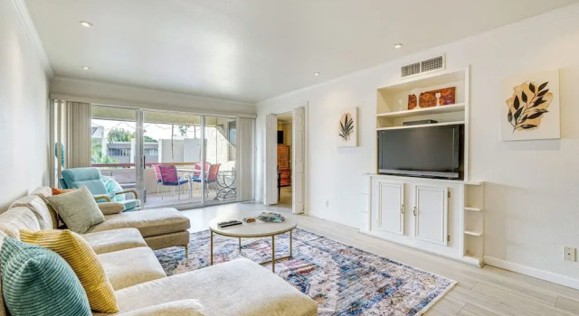 Апартаменты Walkable Scottsdale Condo w/ Pool Access!