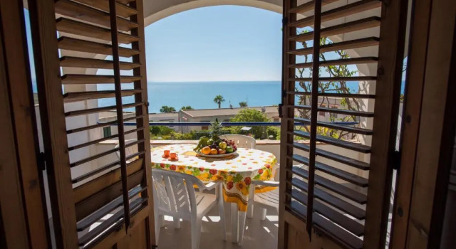 Holiday House With Panoramic View, Balcony, Wifi, and Near the Sea, Book Hotel Valderice 